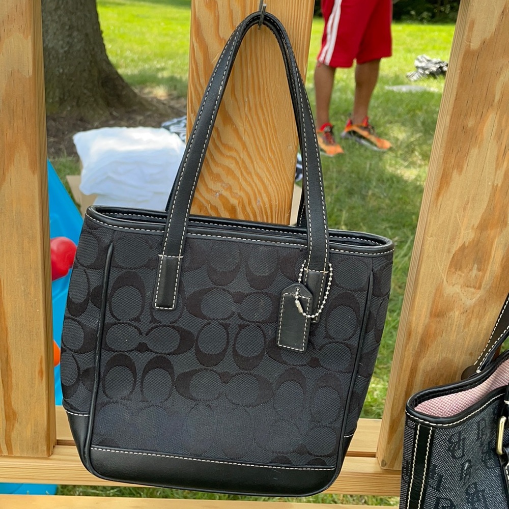 Small black coach purse like new.